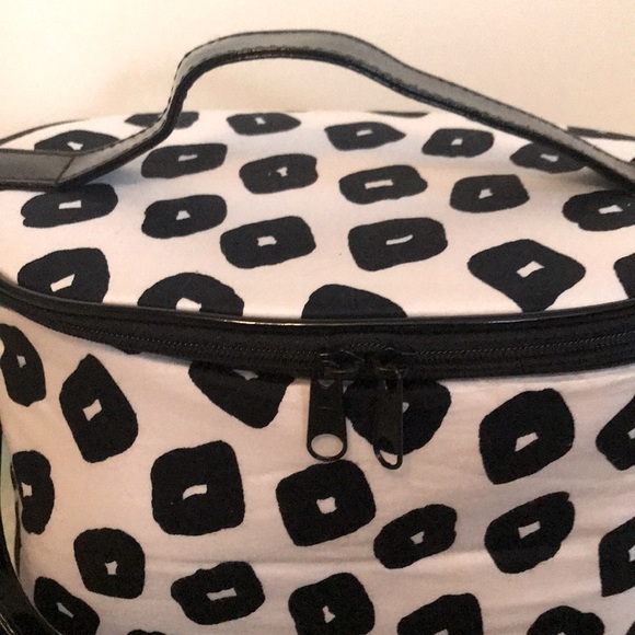 Lancome Leopard Toiletry Bag Black & White. - Picture 4 of 10